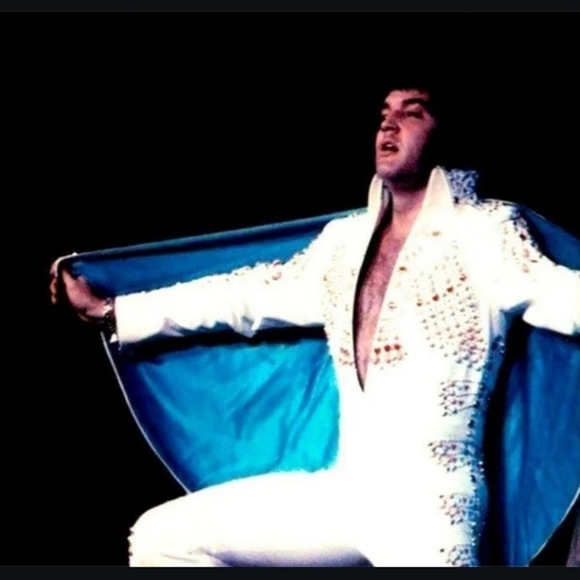 Elvis Presley On Tour 1972 White Caped and Jumpsuit with Red Scarve Keepsake… - Picture 8 of 13